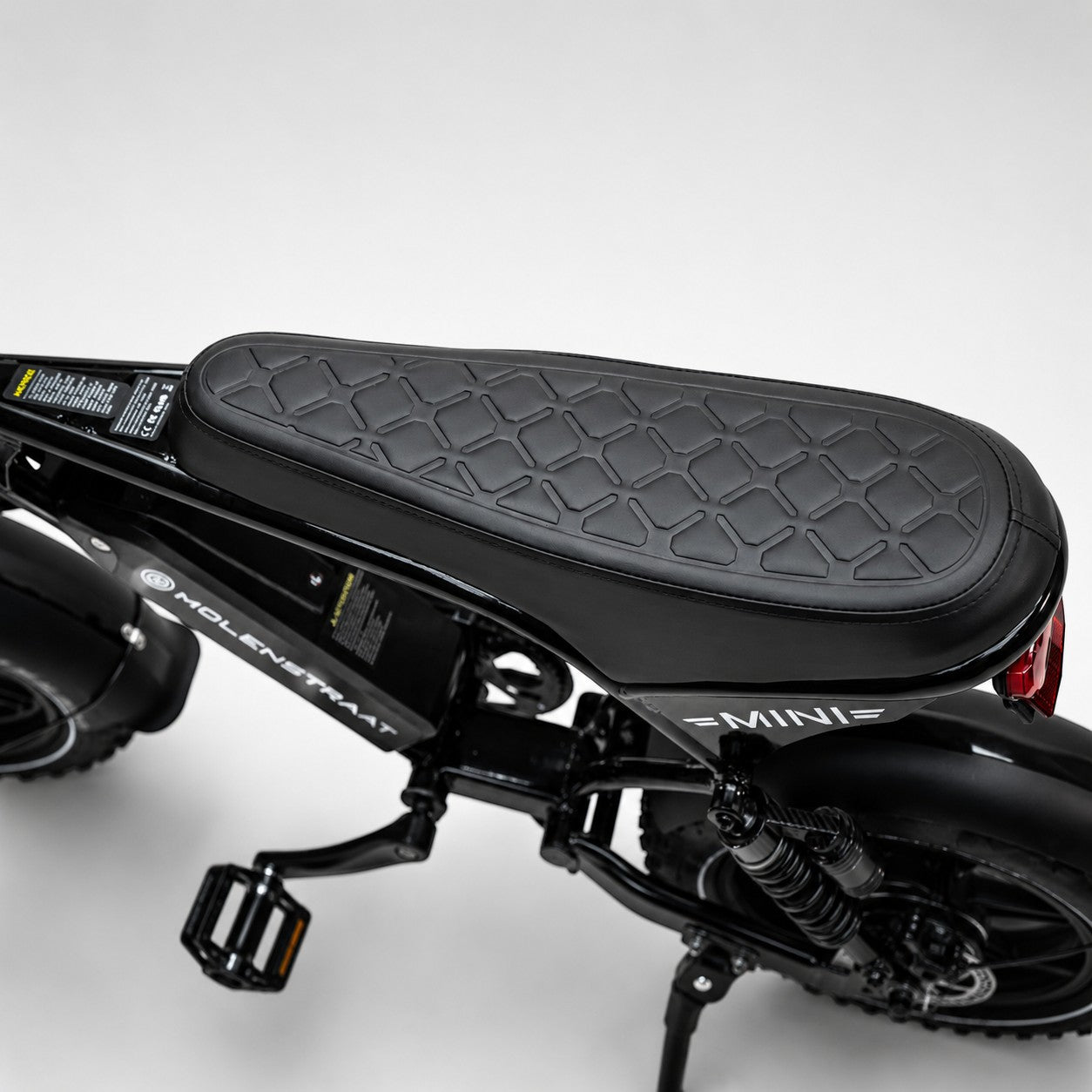 Molenstraat Fatbikes MINI MS black fatbike seat with textured pattern and rear suspension detail