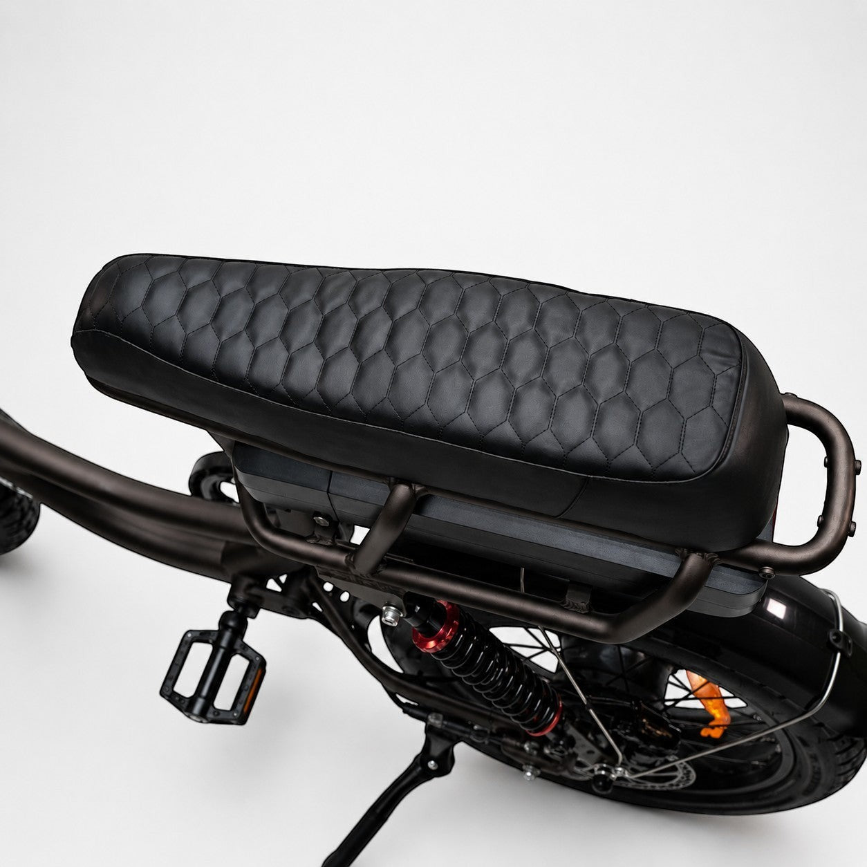 Molenstraat Fatbikes MOOI electric bike featuring a black quilted leather bench seat and rear suspension system.